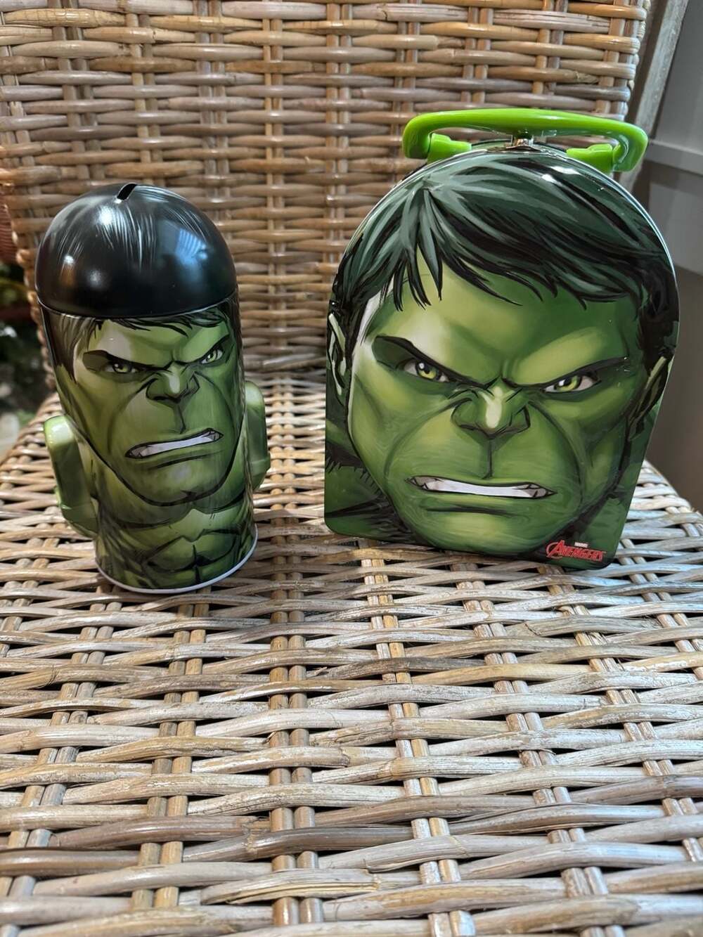 Marvel Avengers The Incredible Hulk Metal Lunchbox Tin & Matching Coin Bank Set
